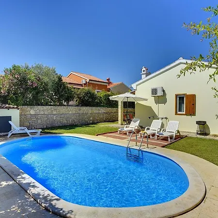 Holiday home Helena Banjole