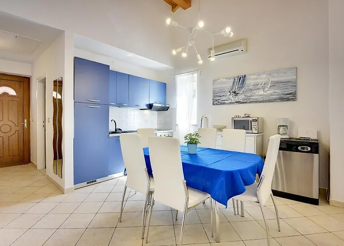 Feriehus House Helena *